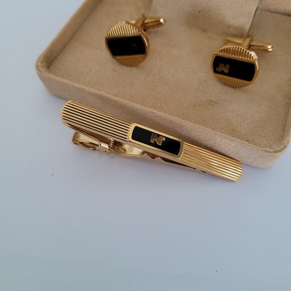Nina Ricci N French Tie Bar Clip Cufflinks Set Gold Black Tone Logo Round Box - Picture 6 of 8